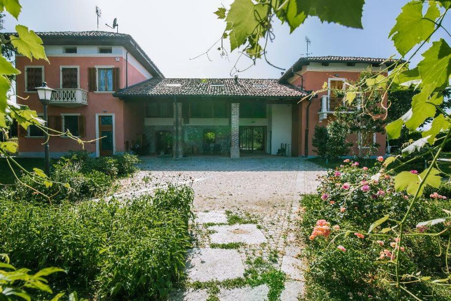 In Viridi Bed & Breakfast Cuneo Bagian luar foto